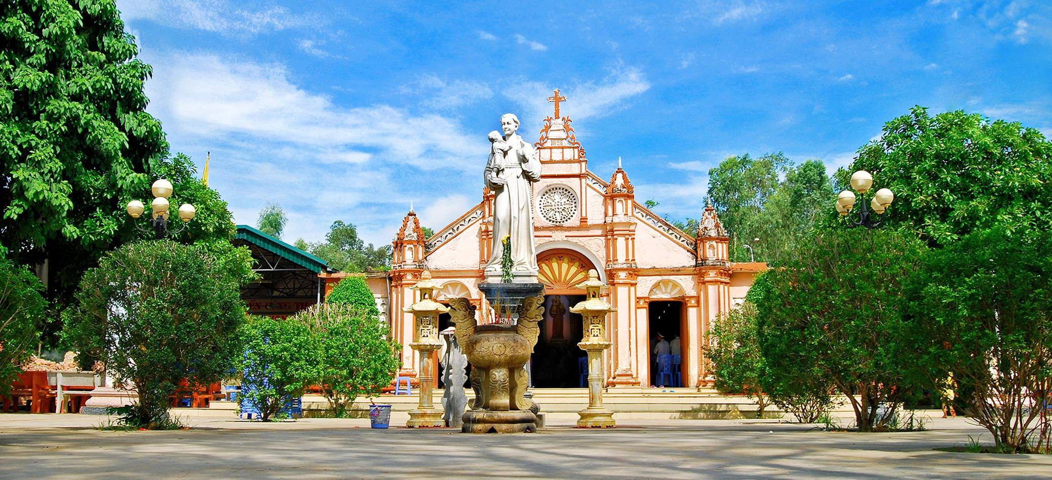 Linh Địa Trại Gáo Đền Thánh Antôn: Nơi Hành Hương Thiêng Liêng và Văn Khấn Tâm Linh
