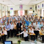 Giảng sư Đại học Y khoa Loyola và Huynh Trưởng Nghĩa Sinh giúp thường huấn cho 180 tu sĩ và giáo sĩ tại Việt Nam