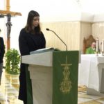 Đức Thánh Cha thay đổi luật cho phụ nữ lãnh thừa tác vụ đọc sách và giúp lễ