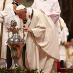 Thánh Lễ Truyền Dầu: Đức Chúa đã xức dầu tấn phong tôi