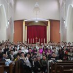 Di dân Tân Lộc tại Anh quốc hiệp thông tuần chầu giáo xứ quê hương