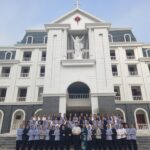 Dưới bóng ngày tan trường